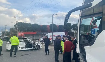 Manisa’da korkunç çarpışma! Yolcu otobüsü ile otomobil birbirine girdi