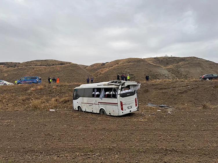 Çankırı’da feci kaza… Cenazeye giden midibüs şarampole uçtu: 29 yaralı!