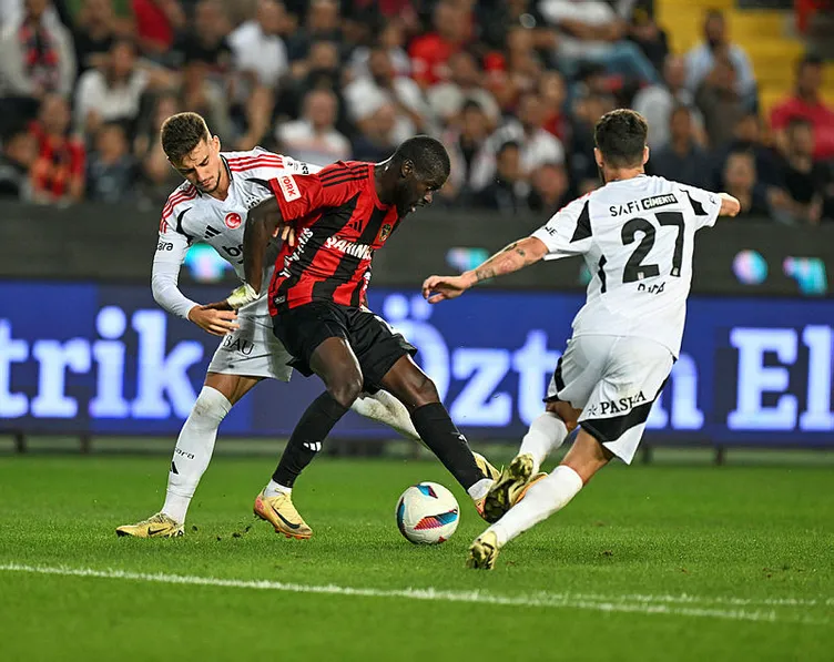 Süper Lig’in gol krallığı zirvesinde büyük değişim! Penaltısız en çok gol atanlar belli oldu: Penaltı gollerini çıkartınca…