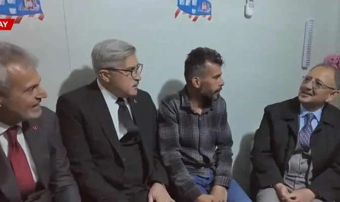 Bakan Özhaseki, Hatay’da depremzede aileyi ziyaret etti