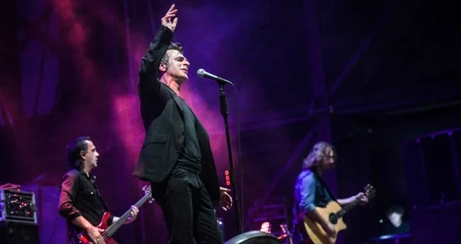 Turk Rock Muziginin Onemli Ismi Teoman Dun Vadi Acikhava Sahnesindeydi Magazin Haberleri