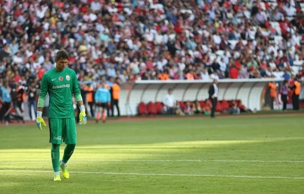 Ünlü futbolcular ve lüks otomobilleri
