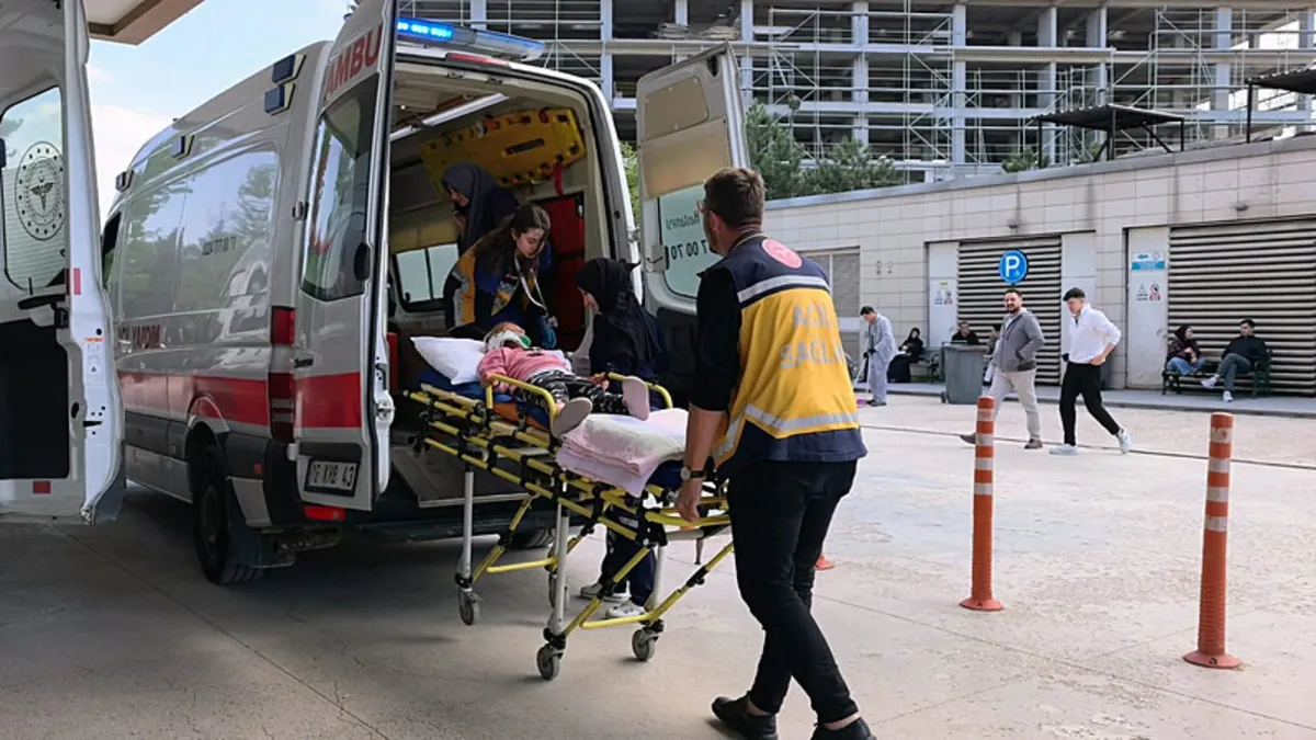 Bursa’da balkonda oynarken başına mermer düştü: 5 yaşındaki Miray ağır yaralandı! Bursa’da balkonda oynarken başına mermer düştü: 5 yaşındaki Miray ağır yaralandı!
