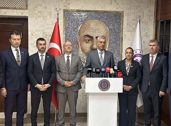saglik-bakani-memisoglu-mujdeyi-verdi-hastanelerde-kres-ve-anaokulu-donemi-tam-24-saat-hizmet-sunacak-1787225803243.jpg Sağlık Bakanı Memişoğlu müjdeyi verdi! Hastanelerde kreş ve anaokulu dönemi: '24 saat hizmet sunacak'