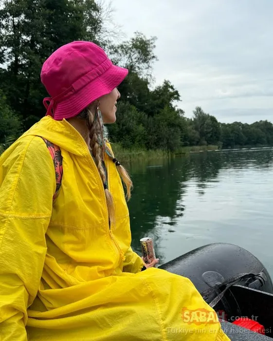 Kenan İmirzalıoğlu ile Sinem Kobal kızları Lalin ve Leyla ile Polonya’da tatil yaptı! İmirzalıoğlu Ailesi’nin tercihi ekolojik kamp!