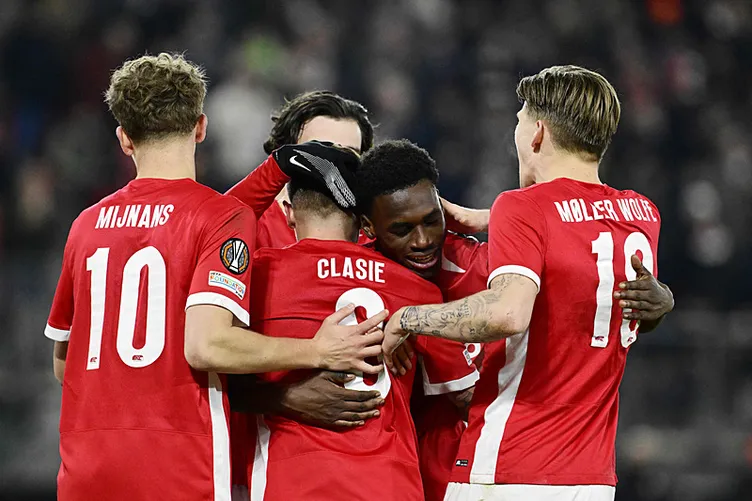 Son dakika haberi: AZ Alkmaar karşısında ağır bir yenilgi alan Galatasaray için olay yorum! Acı çektiler