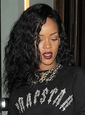 Rihanna’nın çılgın saçları