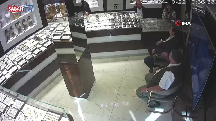 Eyüpsultan’da kuyumcu, borcunu istemeye gelen müşterisini silahla vurdu! O anlar kamerada | Video