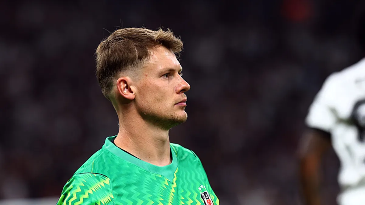 Alexander Nübel: Italiano saha kenarında tam bir çılgın! Alexander Nübel: Italiano saha kenarında tam bir çılgın!
