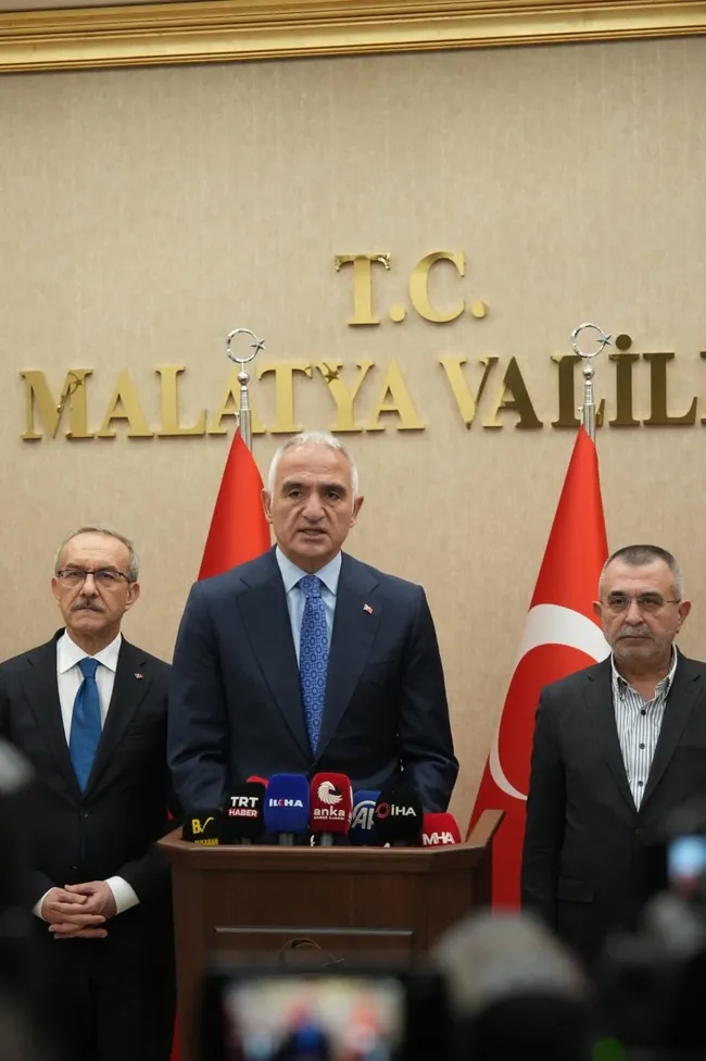 3-yil-sonra-ortaya-cikti-bakan-ersoy-asrin-felaketinde-olumden-donmus-1770128639448.jpeg 3 yıl sonra ortaya çıktı! Bakan Ersoy, asrın felaketinde ölümden dönmüş