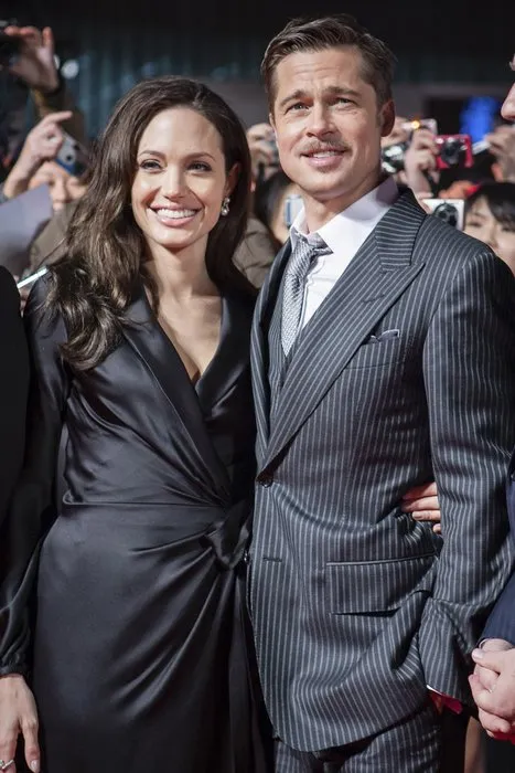 Angelina Jolie ile Brad Pitt boşandı!