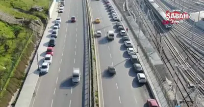 Marmaray İstasyonu çevresinde yol üzerinde park eden yüzlerce araç havadan görüntülendi | Video
