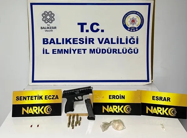 ayvalikta-narkotik-polisinden-uyusturucu-operasyonu-1755270341487.jpg