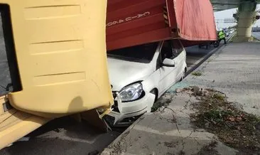 İstanbul Bakırköy’de mucize kurtuluş: TIR otomobilin üstüne devrildi!
