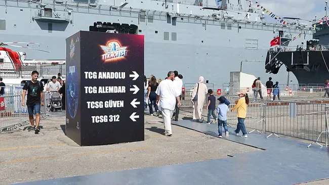 TEKNOFEST Mavi Vatan halkın ziyaretine açıldı: TCG Anadolu, TCG İstanbul, TCG Burgazada'ya büyük ilgi!