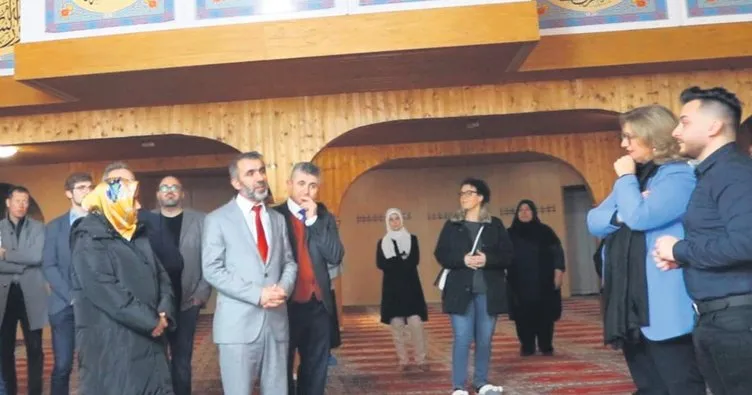 Başbakan’dan camiye övgü