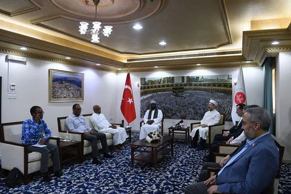 somali-islam-isleri-ve-vakiflar-bakani-robowdan-diyanet-isleri-baskani-erbasa-ziyaret-1749398919387.jpg