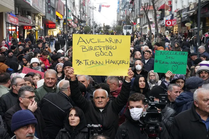 chp-avcilar-belediye-baskani-turan-hancerlinden-partisine-elestiri-1708193959380.jpg