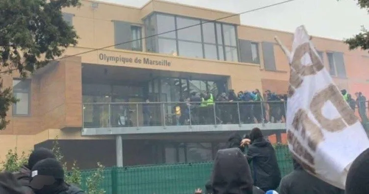 Taraftarlar Marsilya’nın antrenman tesislerine saldırdı