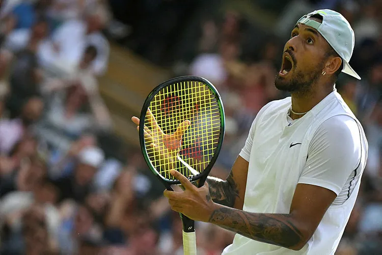 nadal-ile-kyrgios-wimbledonda-yari-finale-kaldi-1657135721254.jpg