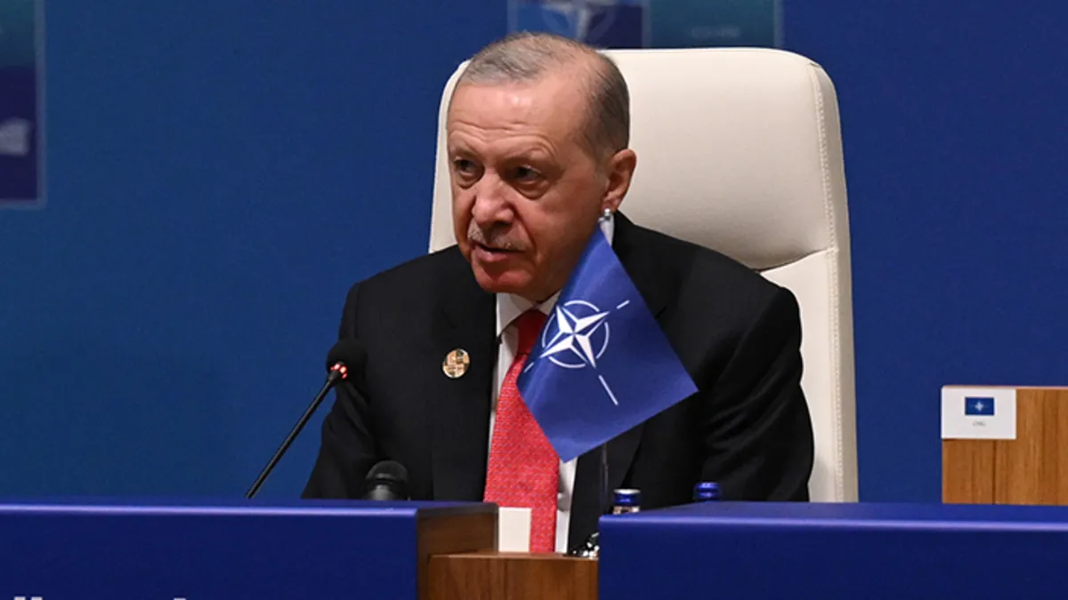 Başkan Erdoğan NATO Zirvesi sonrası açıklama yapıyor.