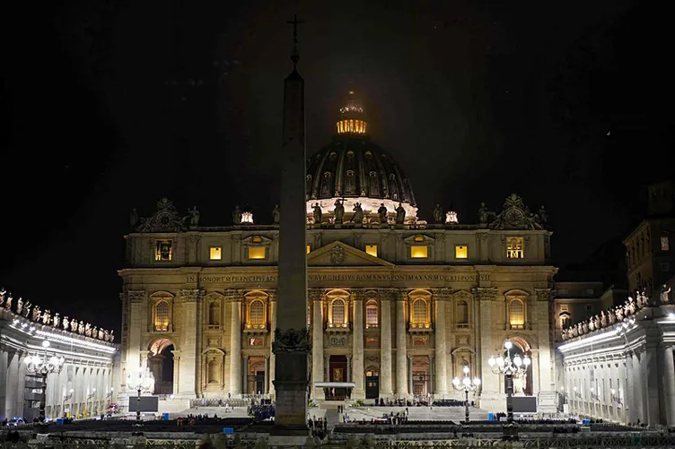 Vatikan Papa Franciscus'u uğurluyor! Yüz binler akın etti: Dünya liderleri Roma’da