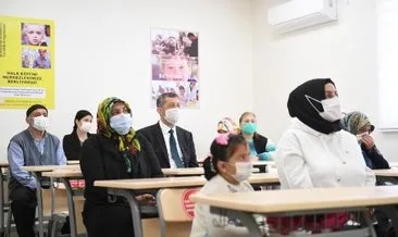 Milli Eğitim Bakanı Ziya Selçuk, özel eğitim öğrencisi velilerinin dersine katıldı