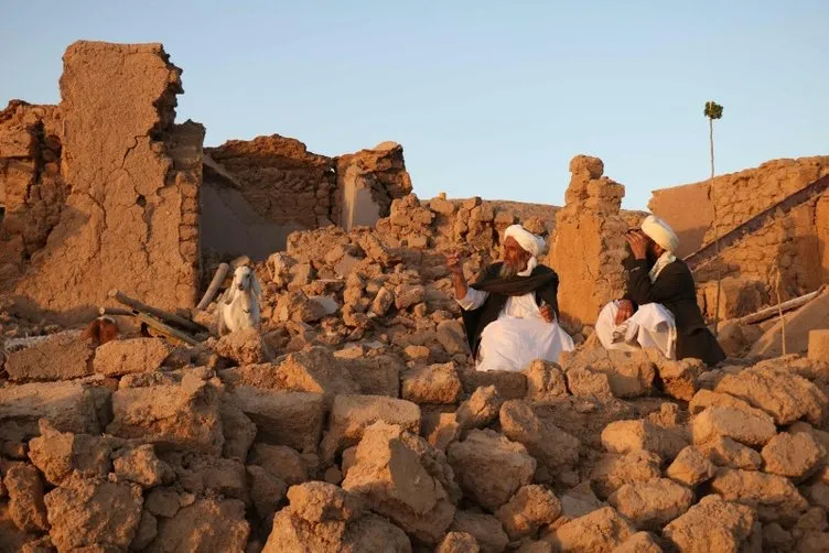 Korkunç depremlerle sarsılan Afganistan’da bilanço giderek ağırlaşıyor! Ölü sayısı 2 bini aştı