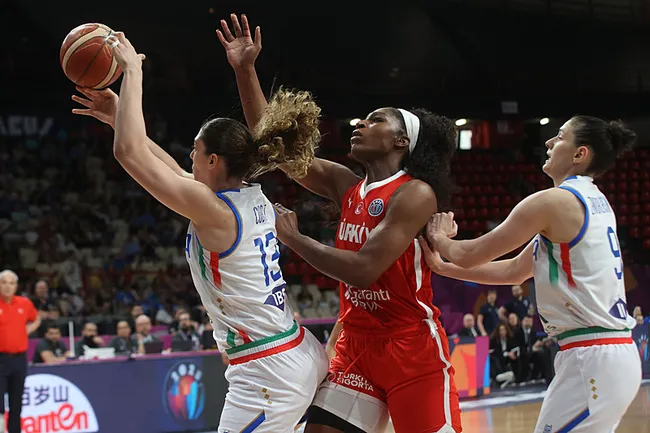 a-milli-kadin-basketbol-takimi-avrupa-sampiyonasinda-yari-finalde-1750791162126.jpg