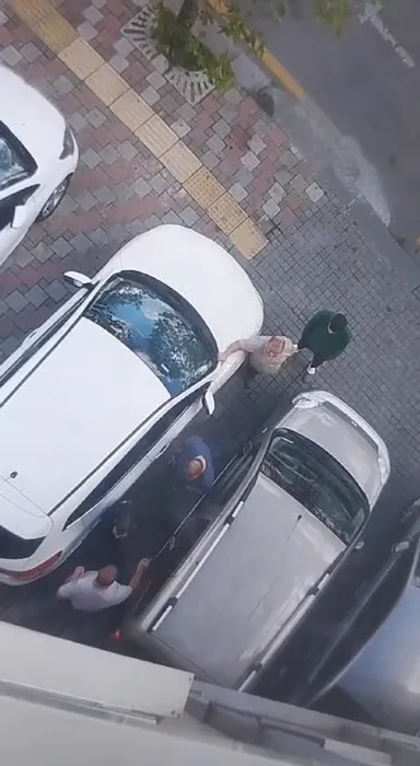 Yer İstanbul Esenler: Beyzbol sopalı park kavgası kamerada!