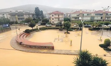 Çeşme’yi sağanak yağış vurdu