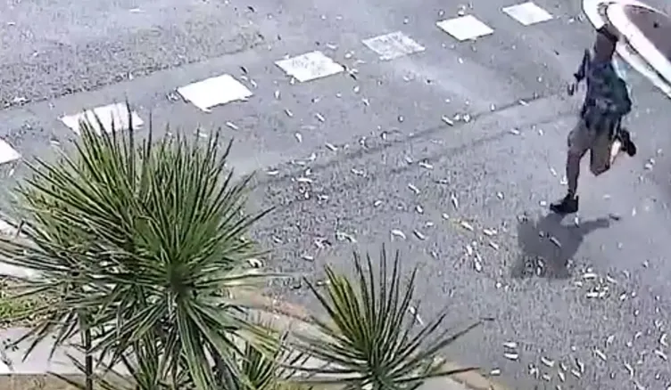 Avustralya’da insanlık dışı olay: Bebeğin üstüne sıcak kahve döktü!