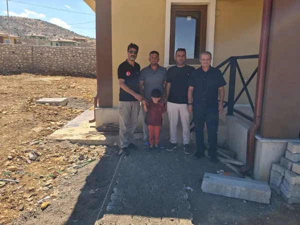 palu-baltasi-koyunde-36-deprem-konutu-hak-sahiplerine-teslim-edildi-1790256653921.jpg