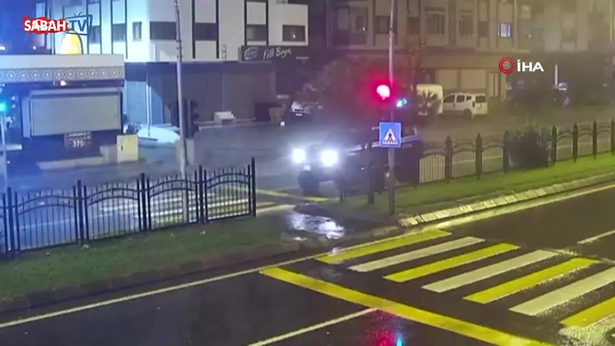 Ehliyetsiz sürücünün kullandığı otomobil motosiklete çarptı, 24 yaşındaki genç hayatını kaybetti! O anlar kamerada | Video videosunu izle Ehliyetsiz sürücünün kullandığı otomobil motosiklete çarptı, 24 yaşındaki genç hayatını kaybetti! O anlar kamerada | Video videosunu izle