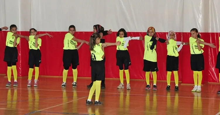Yeşilbağ Kız Futsal Takımı ilk kez salonda çalıştı