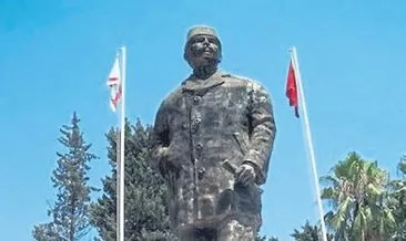 CHP’li başkan şehidin anıtını yıktı!