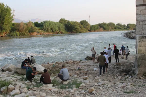 serinlemek-icin-suya-giren-2-cocuk-kayboldu-1786553531419.jpeg
