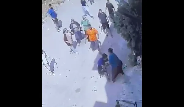 adanada-gurultu-tartismasi-kanli-bitti-keserler-sopalar-havada-ucustu-o-anlar-kamerada-1791280433468.jpg