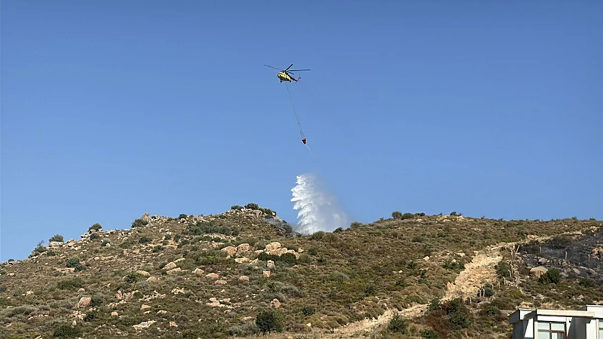 Bodrum’da otluk ve makilik alanda yangın! Alevlere havadan ve karadan müdahale ediliyor Bodrum’da otluk ve makilik alanda yangın! Alevlere havadan ve karadan müdahale ediliyor