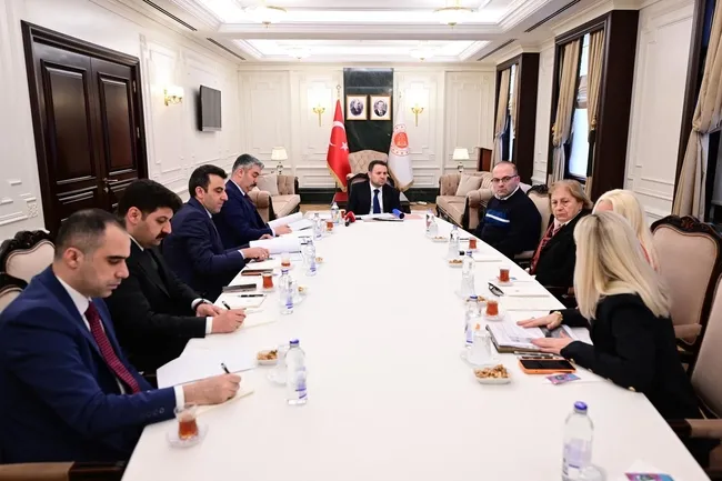 bakan-gurlek-cagla-tugaltayin-ailesi-ile-bir-araya-geldi-1778085797245.jpg Bakan Gürlek, Çağla Tuğaltay’ın ailesi ile bir araya geldi!