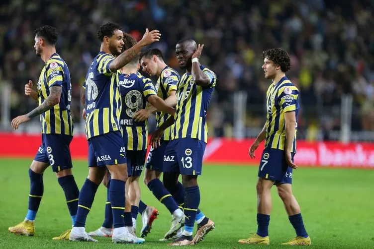 Son dakika Fenerbahçe haberleri: Fenerbahçe Süper Lig’de yılın sürprizine imza atıyor! Eski Galatasaraylı, yıldız oyuncunun yerine geliyor…