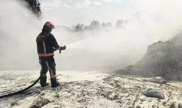 133 ton saman yangında zarar gördü 133 ton saman yangında zarar gördü