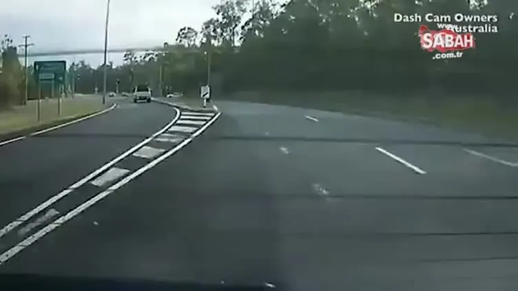 Hızını alamayan motorcu kazaya sebep oldu