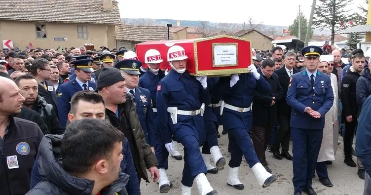 Araç kazasında şehit olan asker memleketi Kütahya’da toprağa verildi