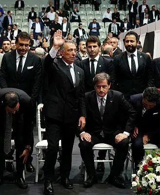 Beşiktaş’ın yeni başkanı Ahmet Nur Çebi oldu! Ahmet Nur Çebi kimdir?