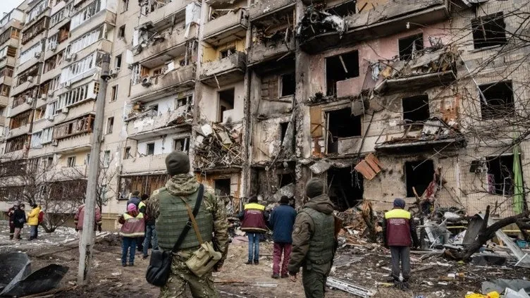 Rusya Ukrayna savaşı şiddetlenerek devam ediyor! Zelenskiy'den flaş açıklama: Havalimanı yerler bir...