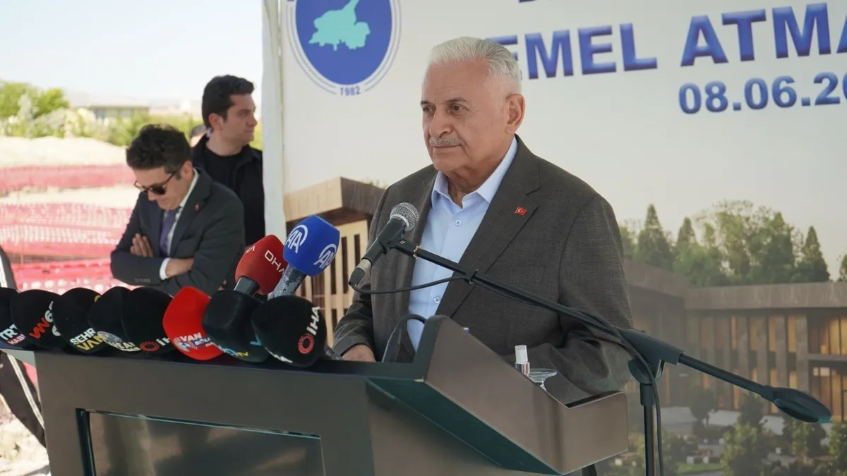 Binali Yıldırım: Türkiye Yüzyılı hedefleri doğrultusunda çalışmaya devam edeceğiz Binali Yıldırım: Türkiye Yüzyılı hedefleri doğrultusunda çalışmaya devam edeceğiz