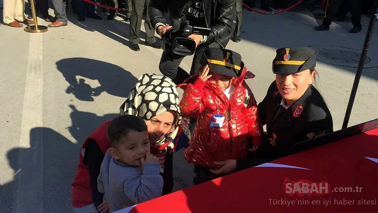 Şehidin çocukları babalarını böyle uğurladı