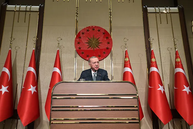 son-dakika-baskan-erdogandan-genclere-uyari-vatani-sokak-terorune-teslim-edemeyiz-cok-dikkatli-olun-1742926003444.jpeg