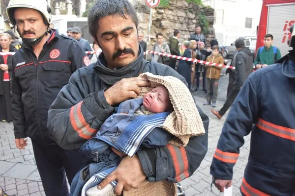 Fatih'te yangın: 1 ölü